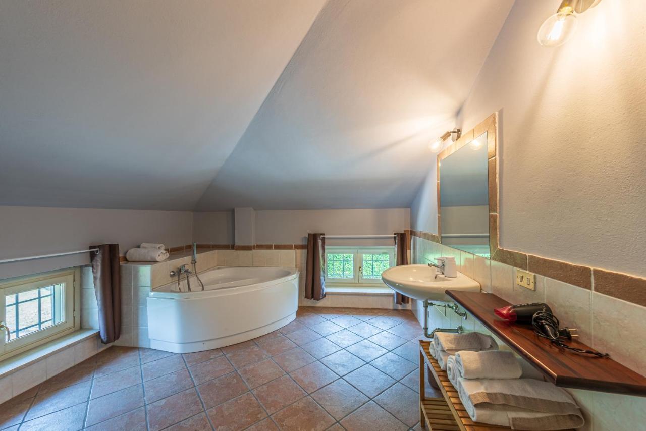 Villa Cornelia , Entire Villa With Private Pool Corneliano d'Alba Exterior foto
